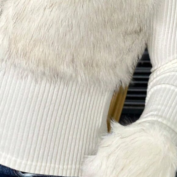 White Casual Women'sFaux Fur Zip-Up Long Sleeve ribbed top - Picture 8 of 8